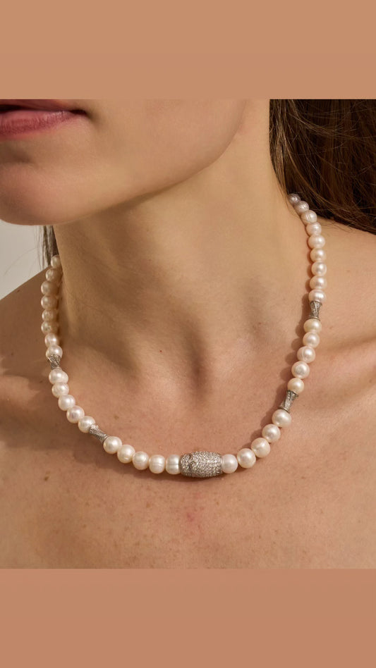 Necklace pearls