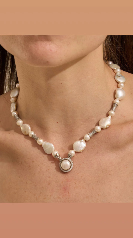 Necklace pearls