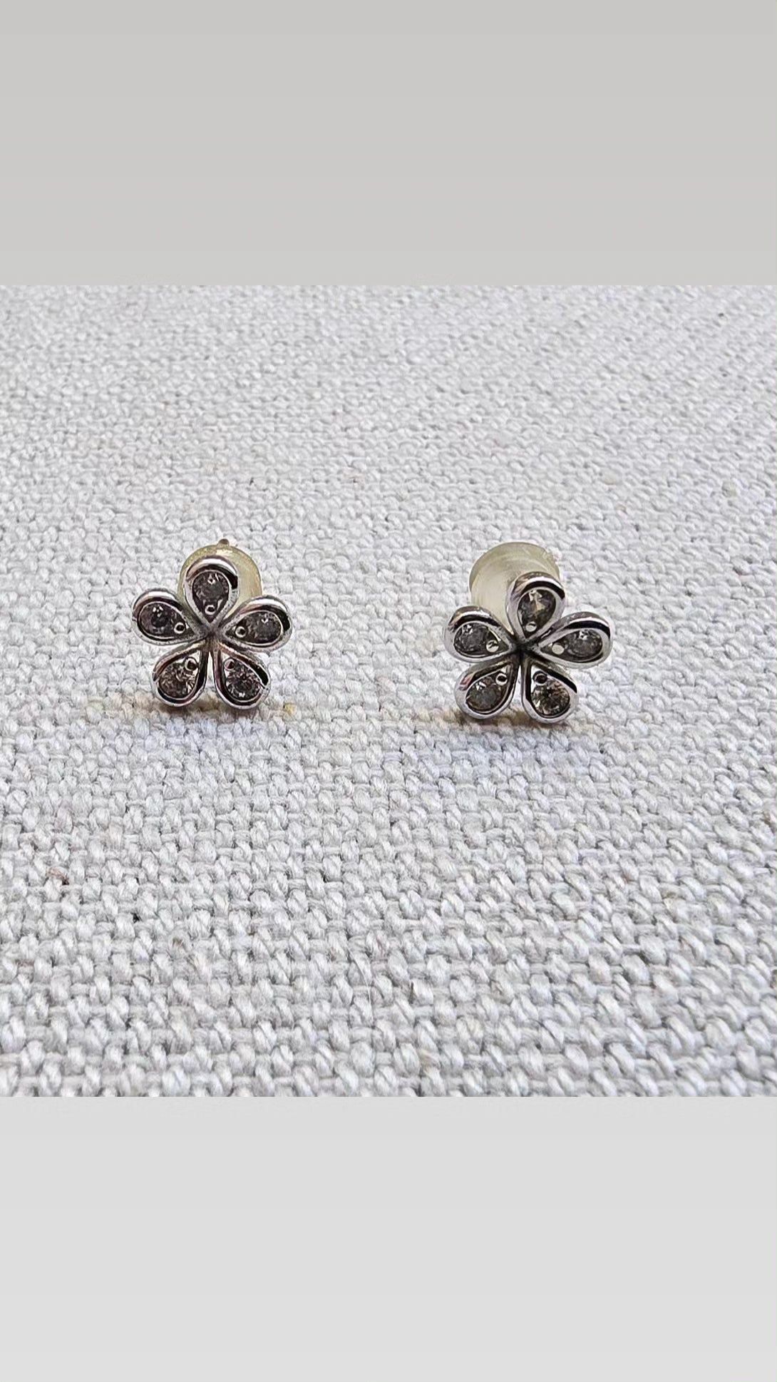 Simple earring  1