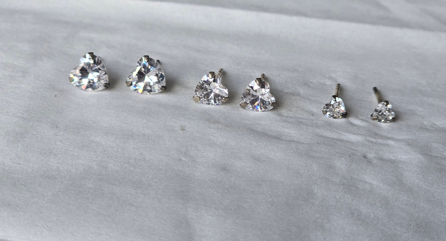 Simple hart earring