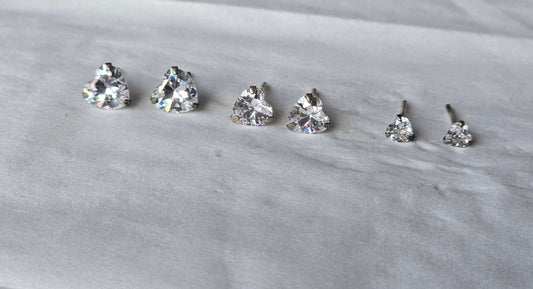 Simple hart earring