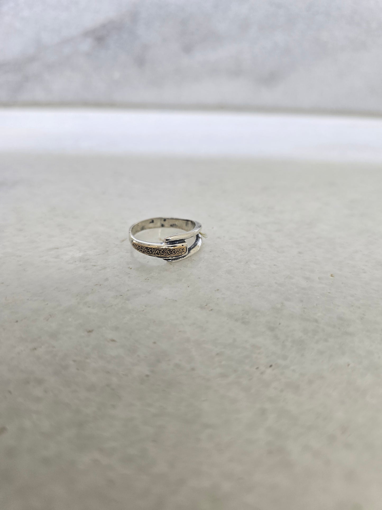Simple ring 100
