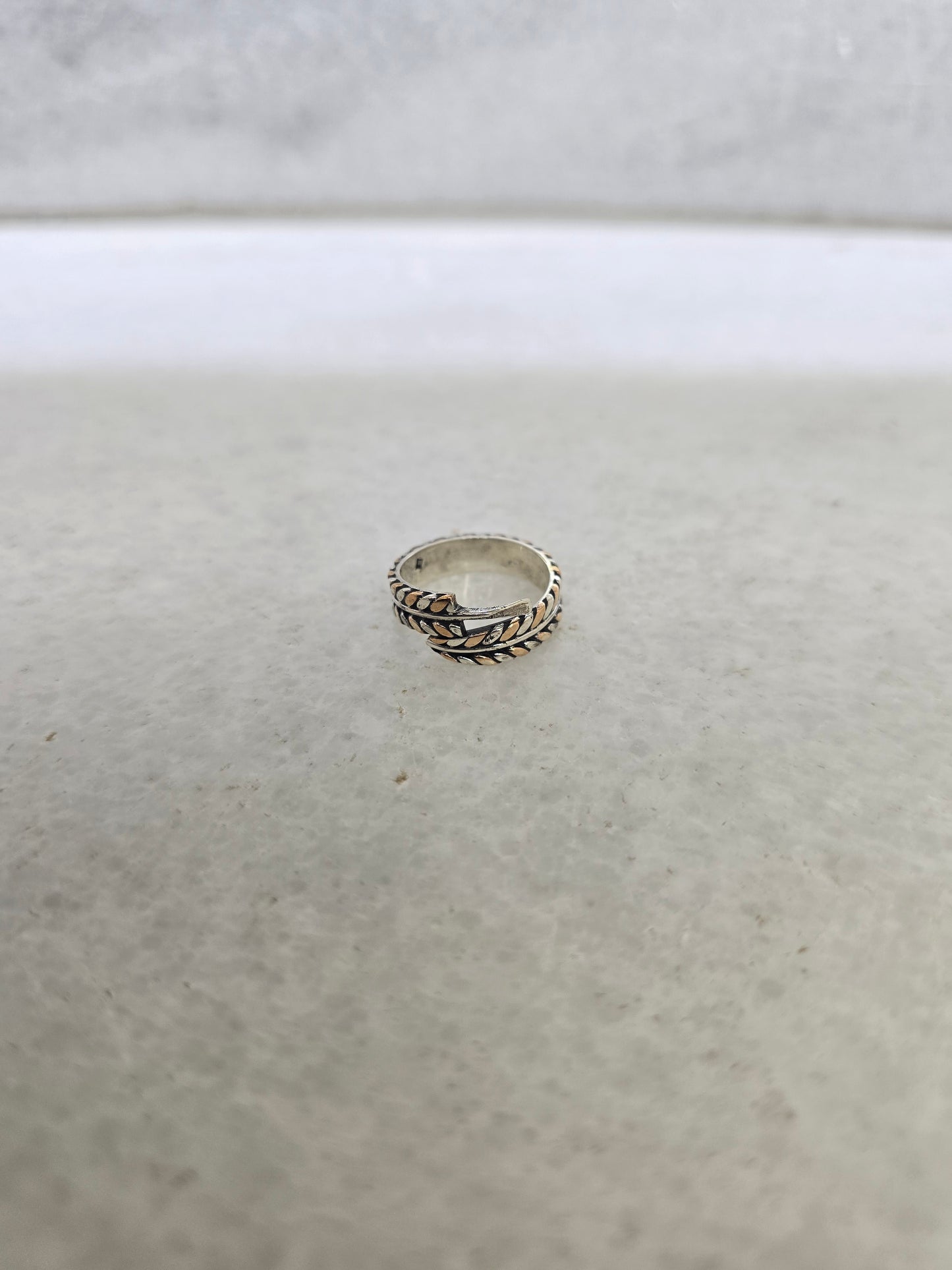 Simple ring 100