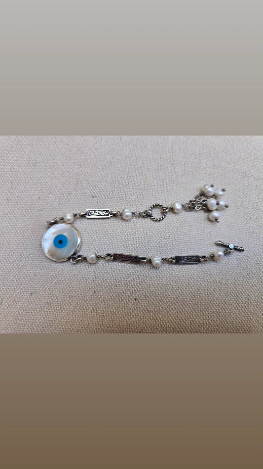 Bracelet eye